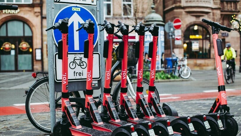 Assosharing, rivedere le nuove norme sui monopattini: "Sono inapplicabili"