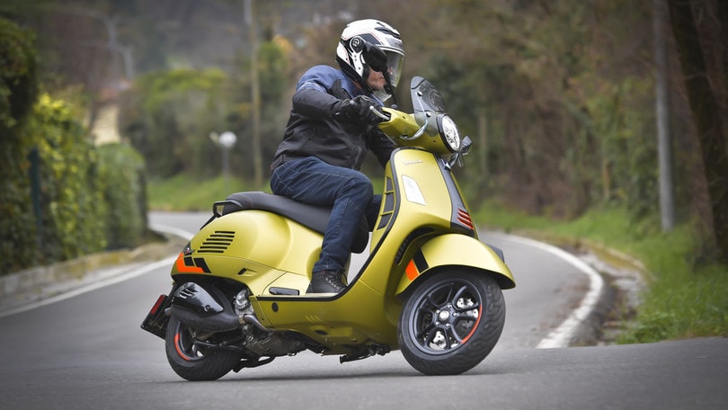 TEST, Vespa GTS 310 SuperSport: le foto della prova
