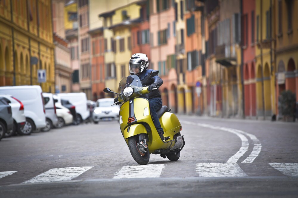 TEST, Vespa GTS 310 SuperSport: le foto della prova