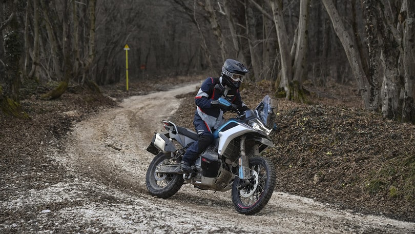 CFMOTO 800MT-X: le foto del test