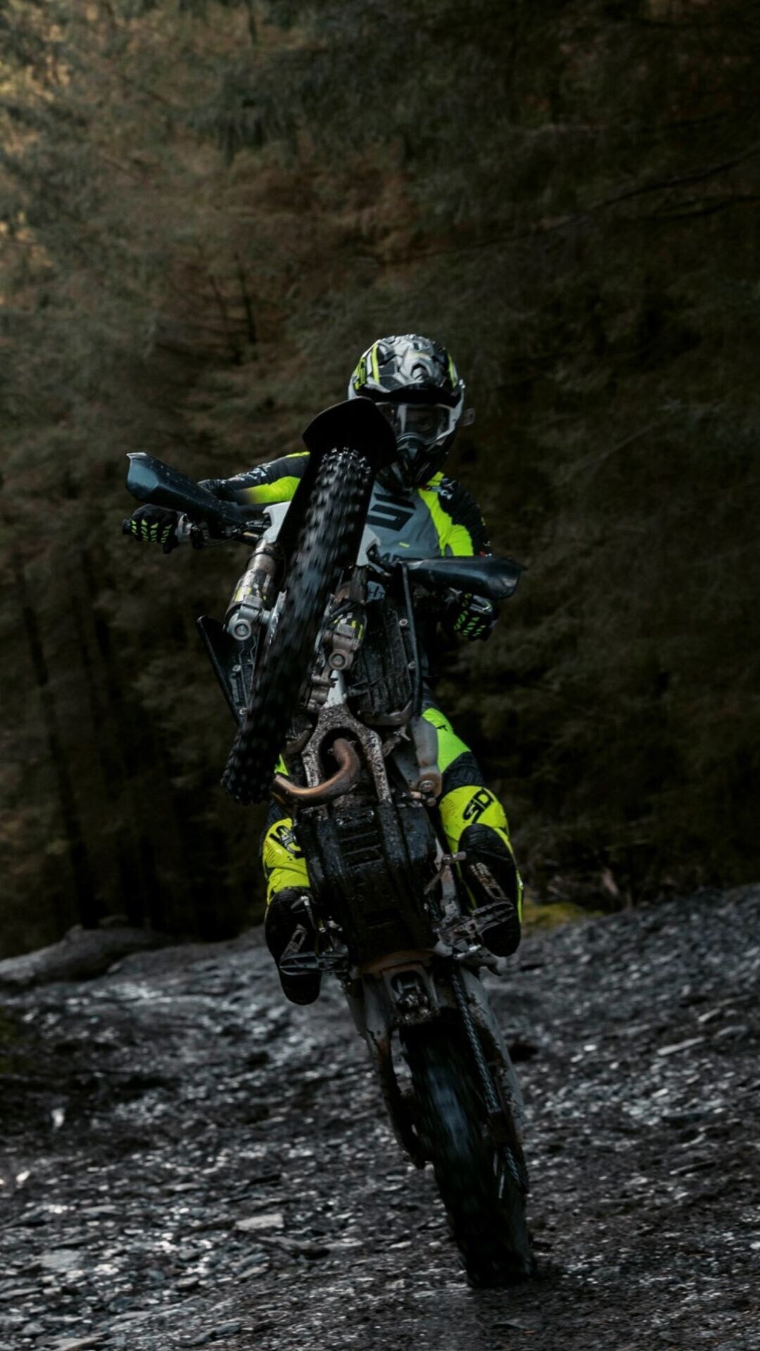 Triumph, arriva la gamma enduro 2025: in video teaser