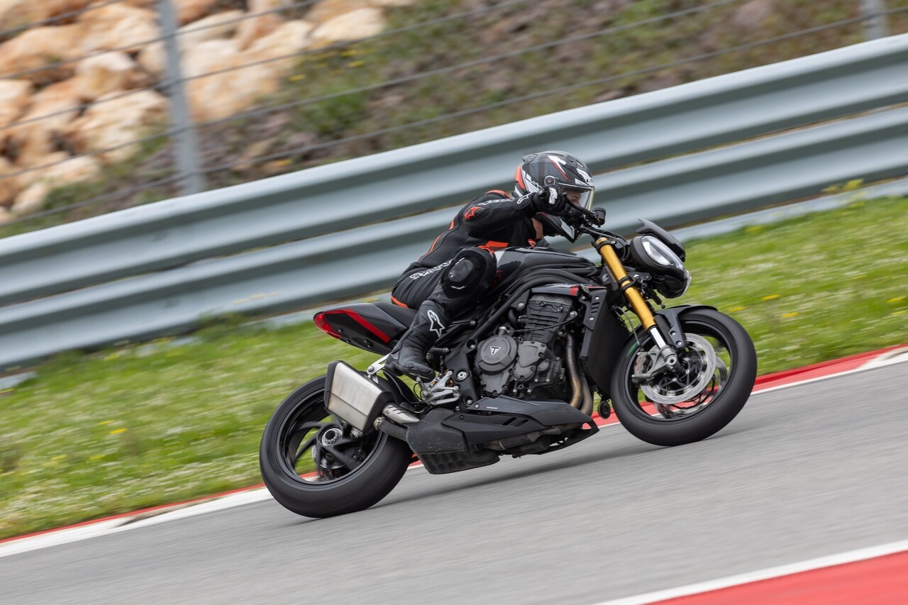 In pista con Triumph: arriva la Triple Track Experience
