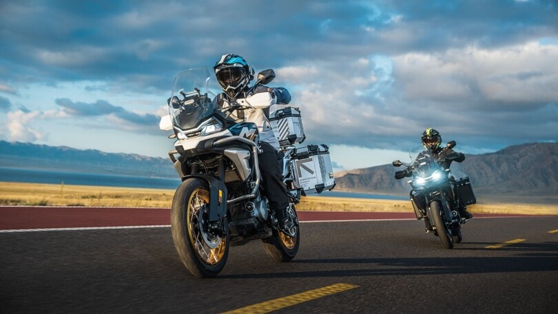 Cfmoto 700 MT ADV: LE FOTO