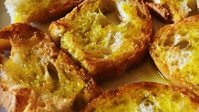 Sagre, il fine settimana si festeggia con bruschette, ciccioli e radicchio rosso