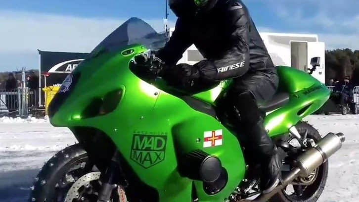 In moto a 280 km/h sul ghiaccio - IL VIDEO