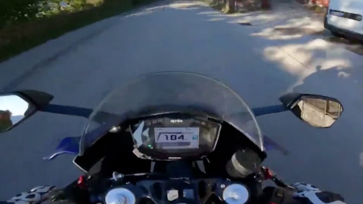 In moto a 185 km/h con limite di 50: mette il video su YouTube