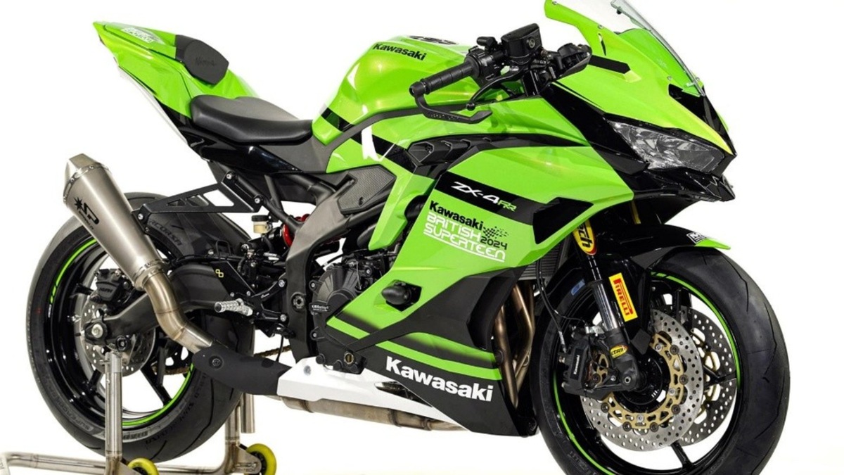 Kawasaki, la ZX-4RR debutta in gara nel British Superteen Championship