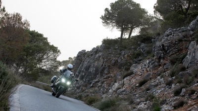 Test Yamaha FJR 1300: le foto in movimento