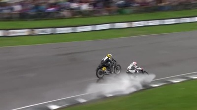 Troy Corser scivola con una BMW R5 SS del '36 a Goodwood