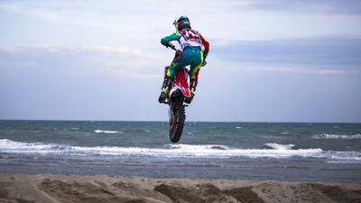 Ruspadina della Befana: motocross in riva al mare!