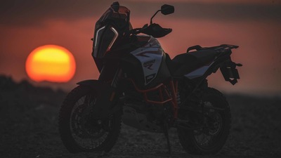 KTM 1290 Super Adventure R sfida il deserto della Dakar