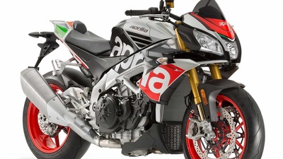 Aprilia Tuono V4 1100 Factory: la SBK nuda