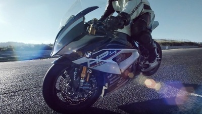 BMW HP4 Race: stoppie-time