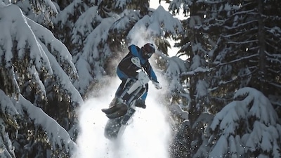 Quando hai voglia di andare in moto e fuori c'è la neve...
