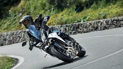 Yamaha Tracer 900 2018, le foto