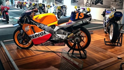 Rossi, Hailwood, Doohan e Marquez: Honda scopre i suoi “gioielli” - VIDEO
