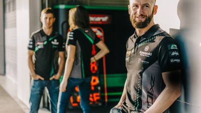 Kawasaki: l’abbigliamento racing