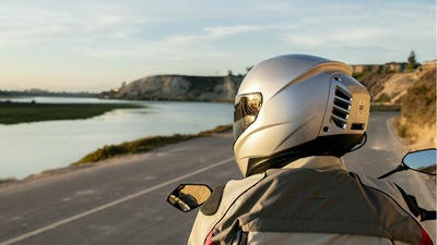 Feher inventa il casco con l’aria condizionata