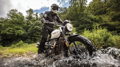 Triumph Street Scrambler 2019, come cambia