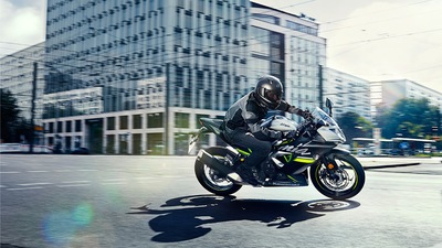 Kawasaki Ninja 125 e Z125 - LE FOTO