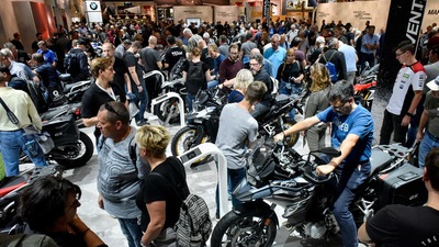 In 220.000 a Intermot