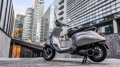 Prova Vespa Elettrica: la voce del silenzio