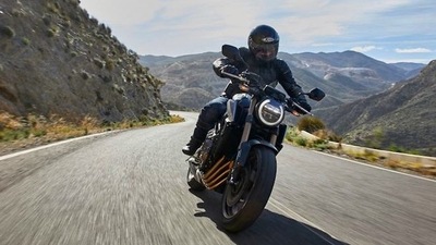 Honda CB650R, messa a nudo | VIDEO-TEST