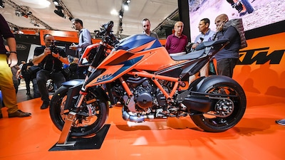 KTM a EICMA 2019, la potenza della 1290 Super Duke R 2020: FOTO