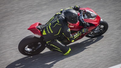 Prova Ducati Panigale V4S LE FOTO