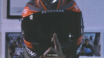 Fabio Quartararo in sella alla R6 con il "suo" Scorpion Exo R1 Air