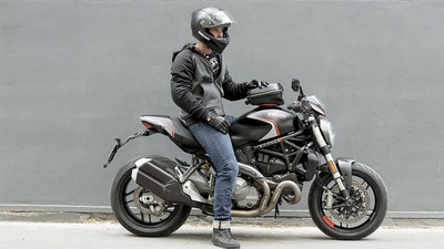 Giacche e felpe Ducati per l’estate - LE FOTO