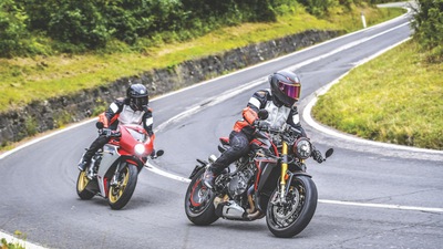 Stefano Accorsi in sella alle MV Agusta|FOTO