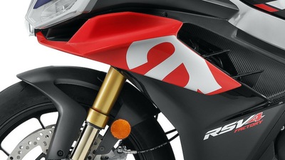Aprilia RSV4 2021 FOTO
