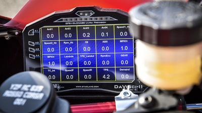 In pista con la Yamaha R6 Rosso Corsa FOTO