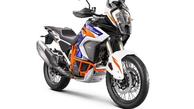 Nuova KTM 1290 Super Adventure R 2021: FOTO