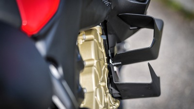 BMW R 1250 GS e Ducati Multistrada V4 S, LE FOTO DELLO SCONTRO