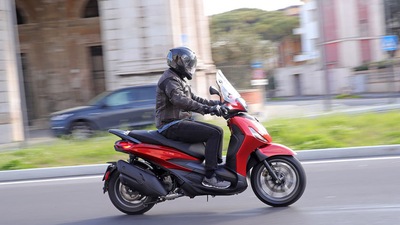 Test, Nuovi Piaggio Beverly 300 e 400 FOTO
