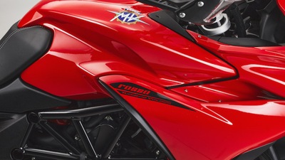 MV Agusta Turismo Veloce Rosso 2021 FOTO
