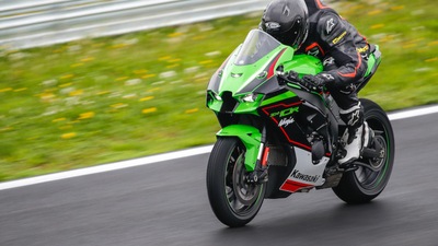 TEST Kawasaki Ninja ZX-10R 2021 le FOTO