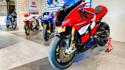 Yamaha R9 M: special by Venezia Moto