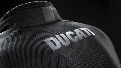 Ducati, la nuova linea di giacche ventilate