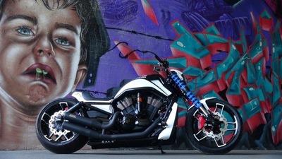Harley-Davidson V-Rod LAPD 300 Razor by Bad Boy Customs FOTO