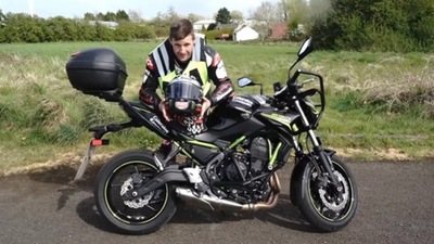 Jonathan Rea: il Campione SBK... a scuola guida! VIDEO