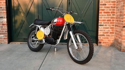 Husqvarna Viking 360 di Steve McQueen