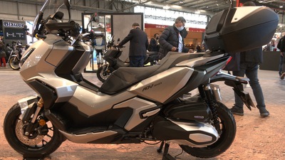 Honda ADV350: scooter crossover per la giungla cittadina