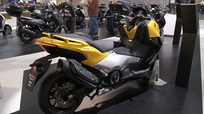 Yamaha TMax 2022: l'icona dei maxi scooter si aggiorna