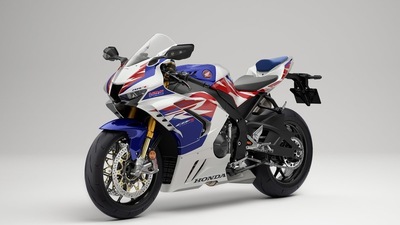 Honda: la storia della CBR Fireblade sfila ad EICMA
