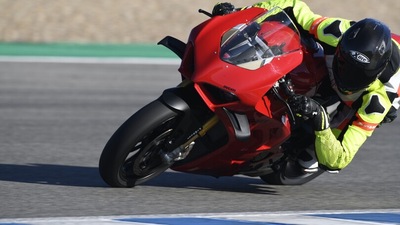 Ducati Panigale V4 S 2022, LE FOTO DELLA PROVA