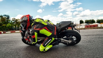 Spyke Assen Race 2.0, la tuta si rinnova