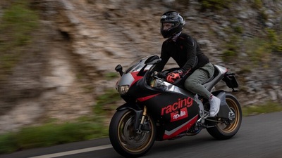 Aprilia RS/V4: una special V4 tributo alla RS 250